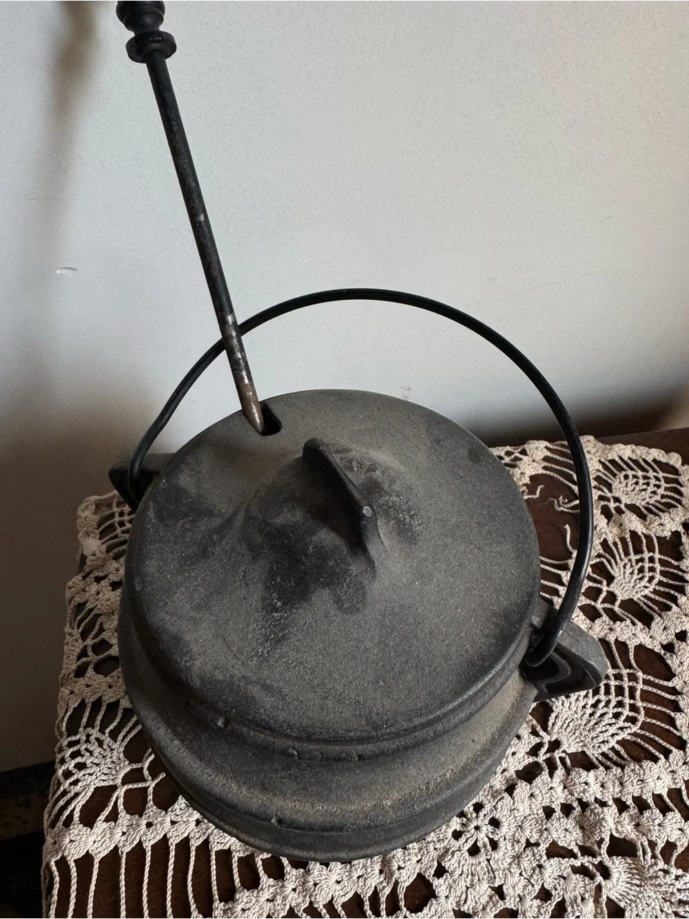 Black Vintage Cast Iron Cauldron Fire Starter Smudge Pot with Pumice Wand